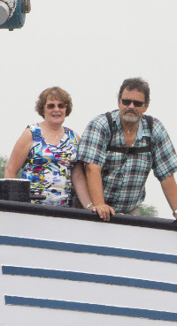 Johan en Marilene Versluis op hun schip Diademar