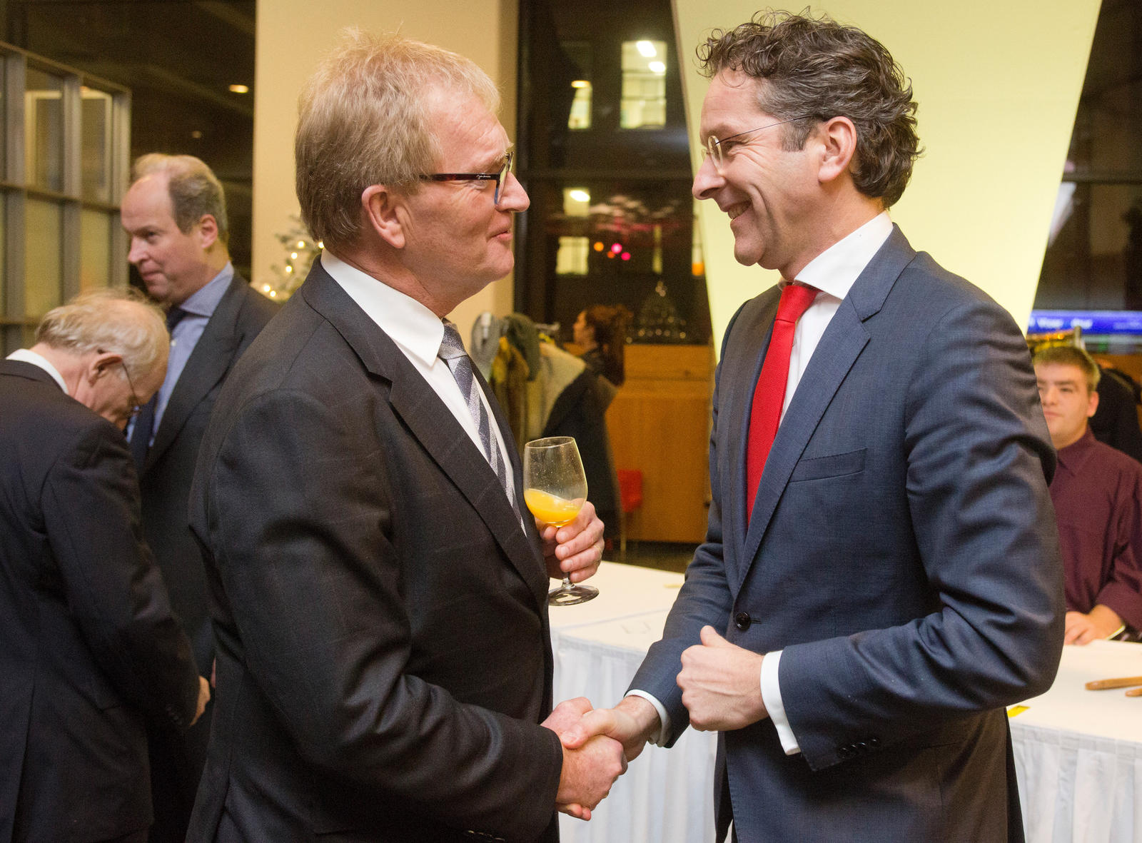 Hans de Boer (voorzitter VNO-NCW) verwelkomt minister Jeroen Dijsselbloem van Financiën