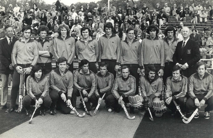 Het Olympisch elftal uit 1976. Tweede van rechts (gehurkt) is Jan Albers