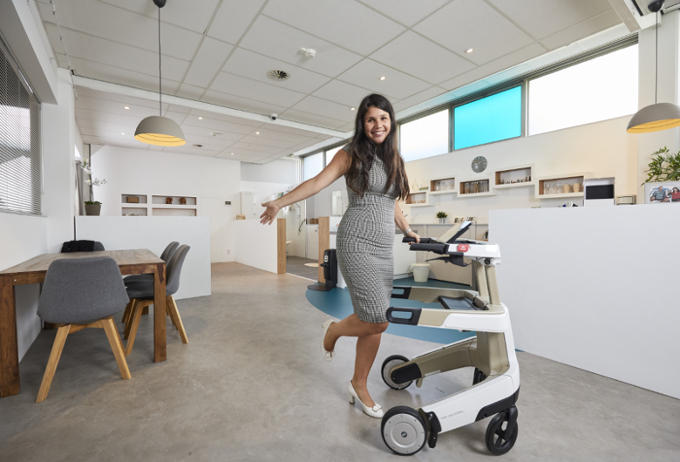Voor Maja Rudinac van Robot Care Systems was de ontwikkeling van Lea een grote cursus inleven: want hoe is het als je niet mobiel bent?