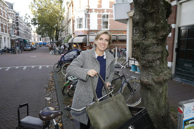 De Reinkenstraat in Den Haag, ‘gewoon zo’n ouderwetse winkelstraat met een bakker, een slager, een bloemist en een kaasboer’