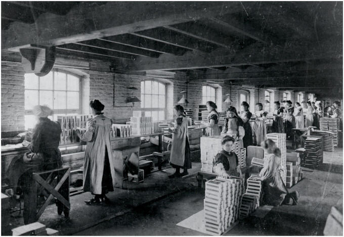 Eind negentiende eeuw werkten er behoorlijk veel vrouwen bij Mignot en De Block.